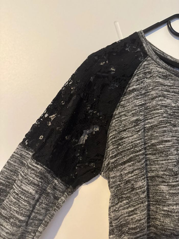 Pull léger gris et dentelle - photo numéro 2