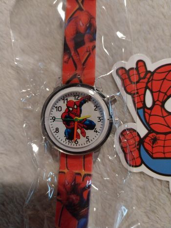Montre spiderman avec un stickers
