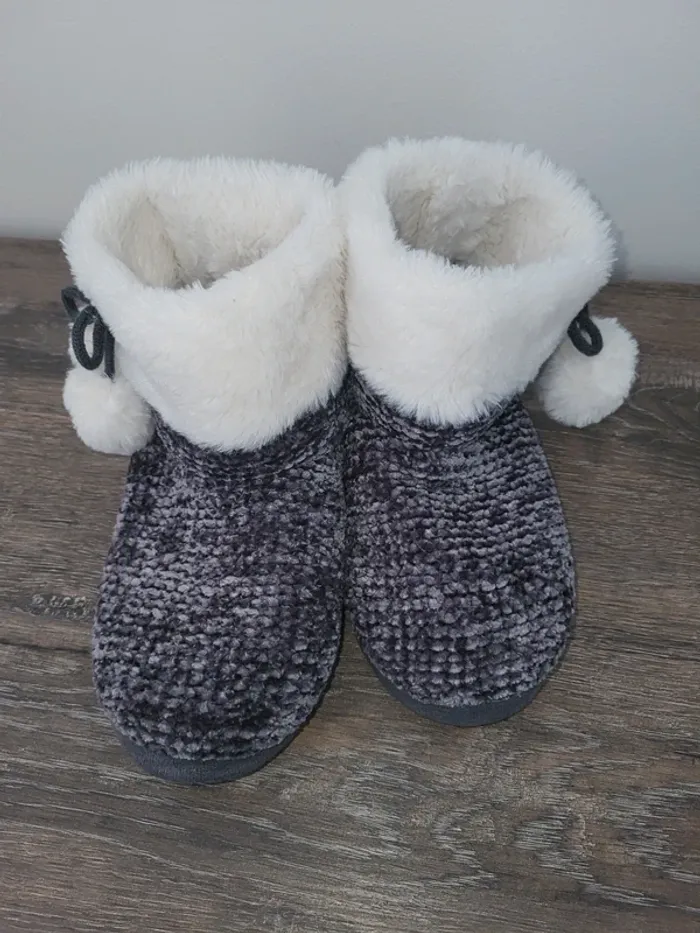 Chaussons T 36-37 - photo numéro 2