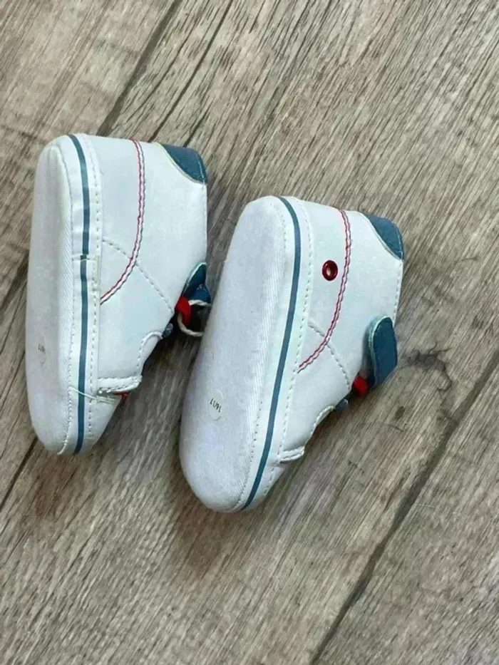 Petites chaussures neuve enfant pointure 16/17 - photo numéro 3