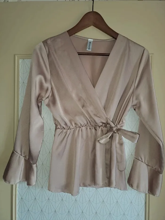 Superbe blouse beige new collection 5eme saison comme neuve 36 à 40