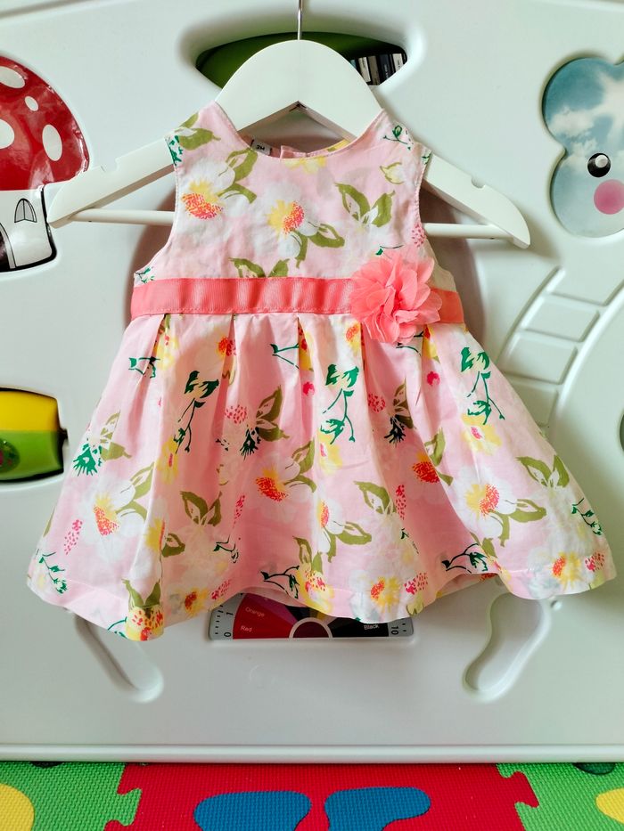 Robe d'été rose à fleurs en coton