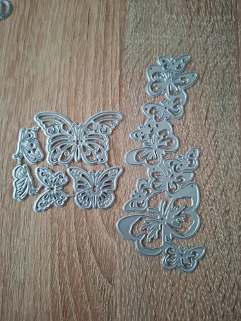 2 matrices de découpe, papillons