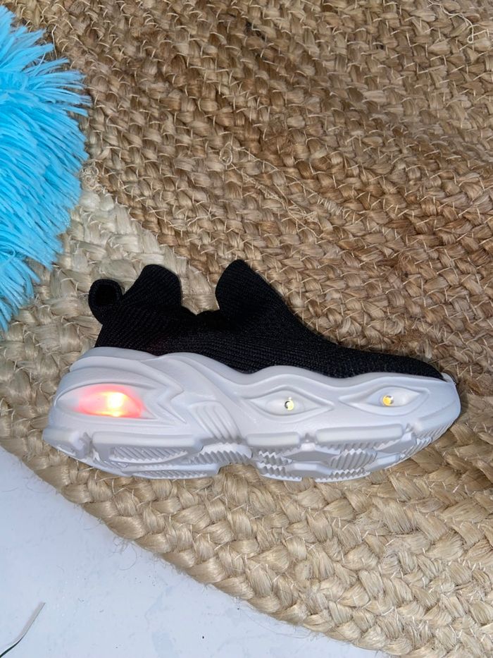 Basket chaussette noir blanche clignotante 19 neuve - photo numéro 6