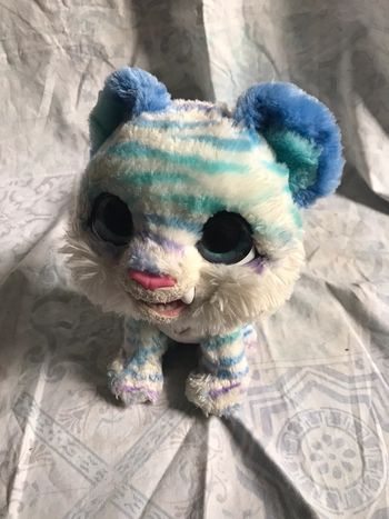 Peluche interactive North le tigre polaire marque FurReal
