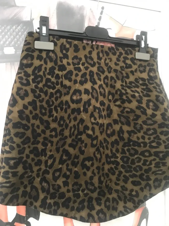 Jupe satinée léopard Zara XS - photo numéro 2