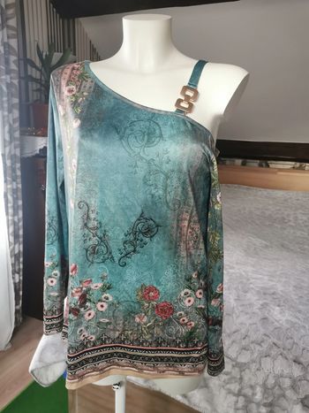 Haut vert à fleur épaule découverte bretelle chaîne