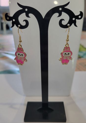 boucles d'oreilles labubu rose doré