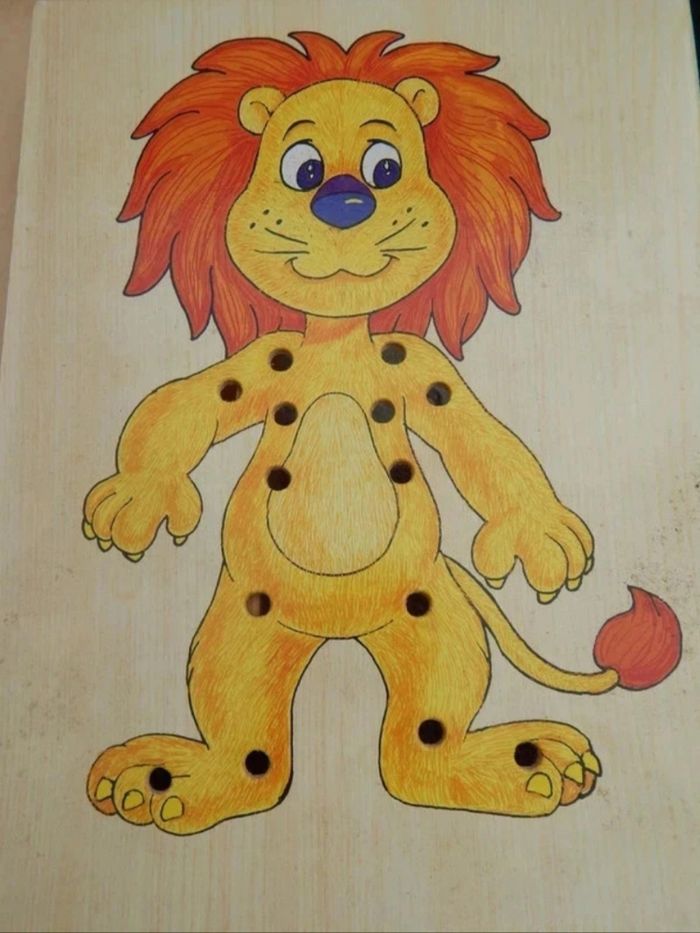 Personnage en bois à habiller avec lacets à enfiler.  Jeu de laçage. montessori. neuf. - photo numéro 2