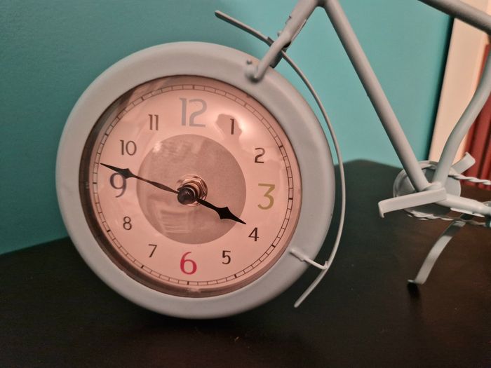 Horloge en forme de vélo - photo numéro 4