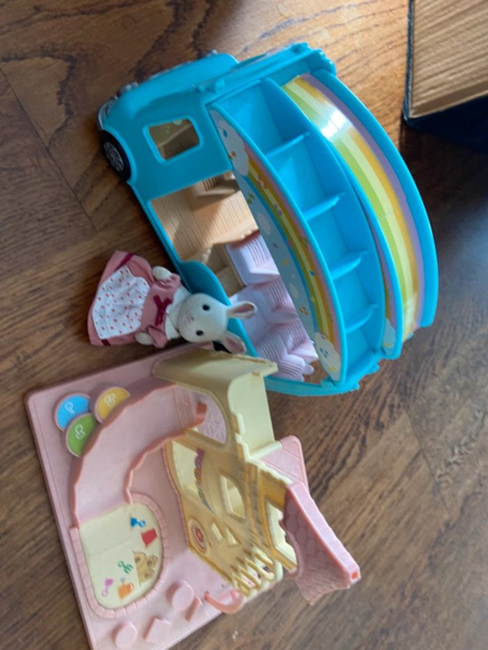 Nursery, bac à sable, bus et bébés sylvanian families - photo numéro 4
