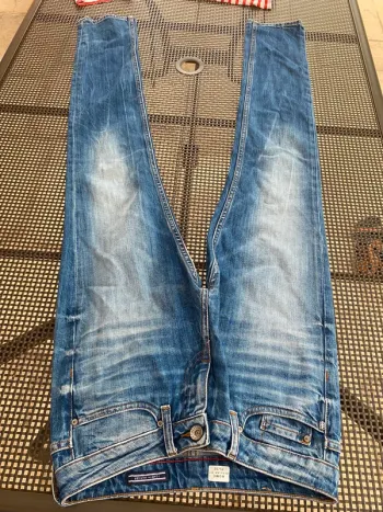 Très beau Jean Tommy Hilfiger w25 l32
