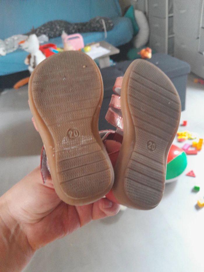 Sandales filles taille 20 - photo numéro 3