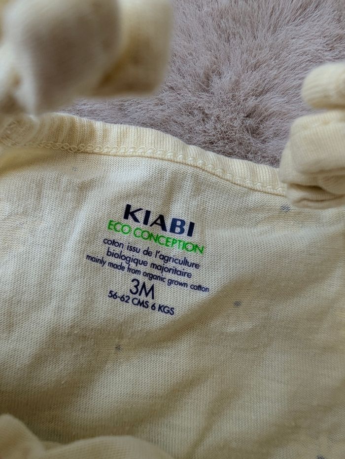Combishort jaune pâle avec fleur - Kiabi - 3 mois - photo numéro 4