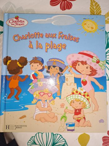 Charlotte aux fraises à la plage