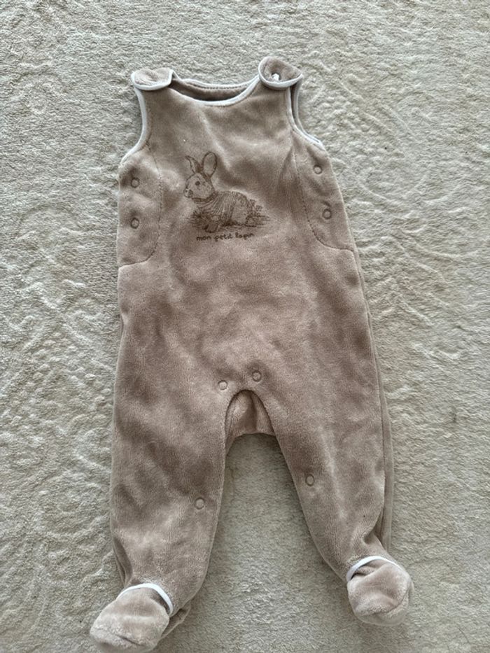 Très jolie pyjama mixte 00 mois porté une fois