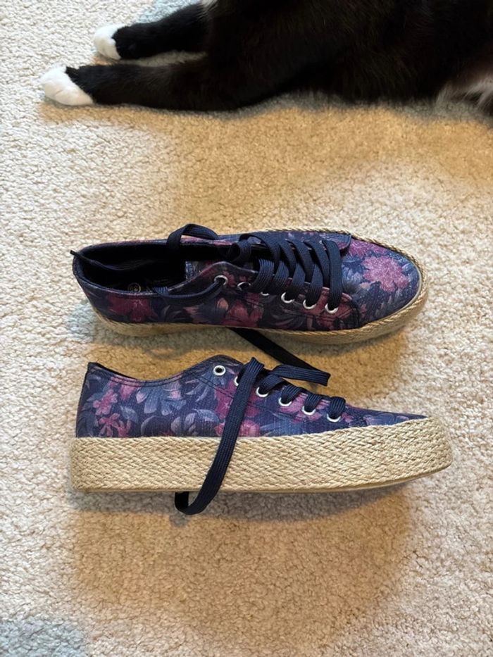 Chaussures rose violettes avec plate-forme osier taille 39