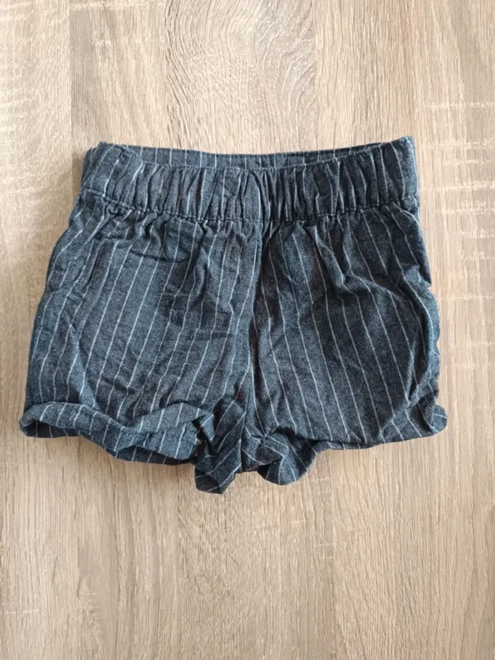 Ensemble haut t-shirt rouge et short noir bébé fille 6 mois Kiabi - photo numéro 6