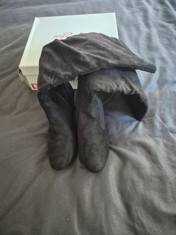 Bottes noires en velours neuves taille 40 - photo numéro 2
