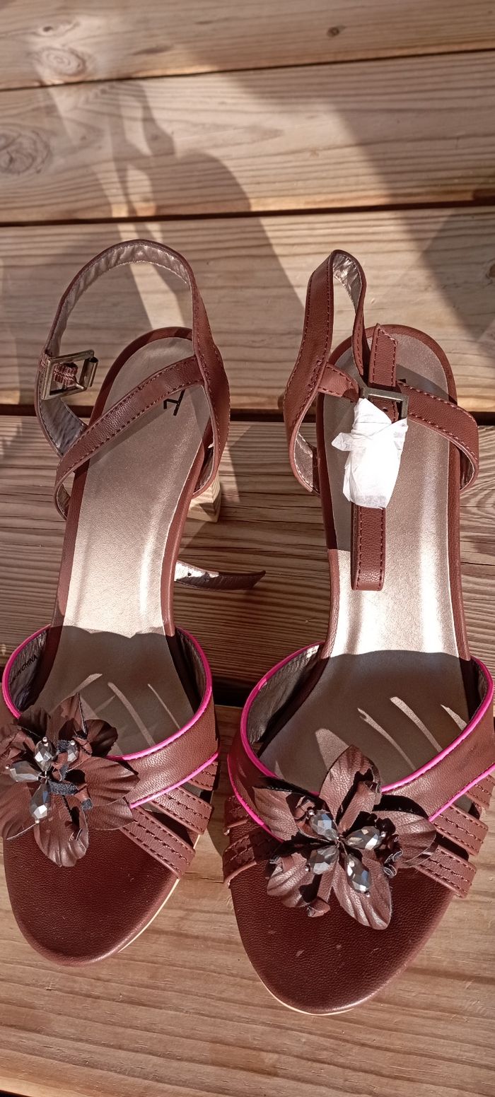 Chaussures femme marron avec du rose à talon - photo numéro 5