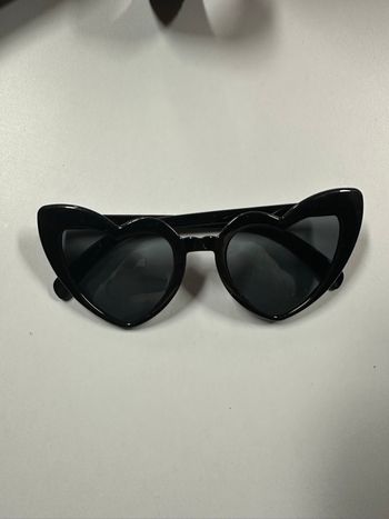 Lunette rétro en forme de cœur noire