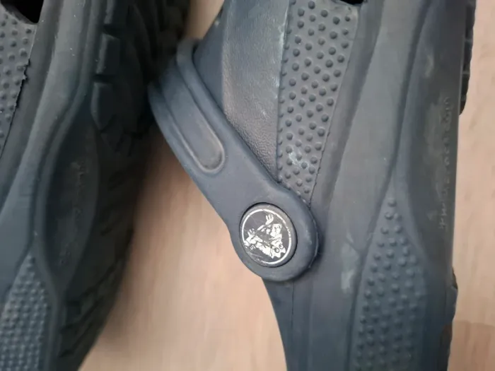 Crocs bleu J3 avec 3 déco de la photo. - photo numéro 13