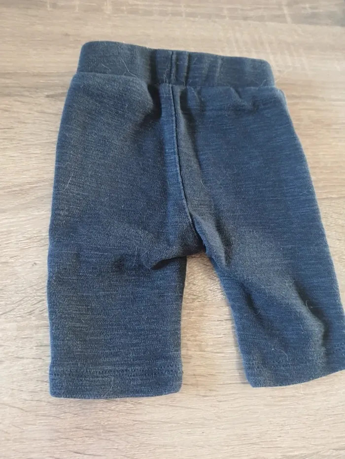 Pantalon bleu marine Kiabi 1 mois - photo numéro 2