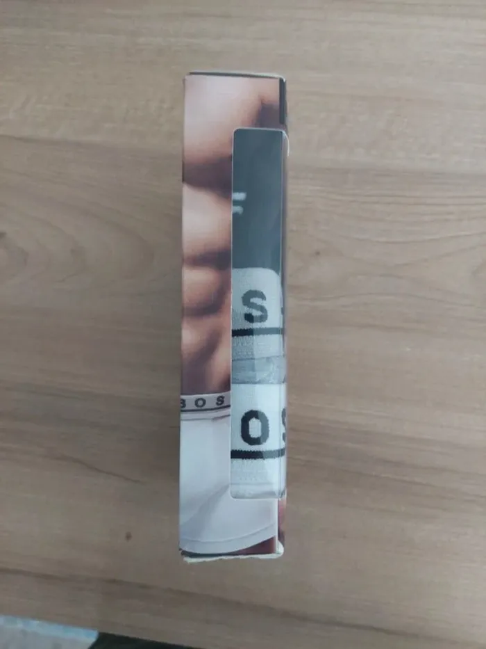 lot de 3 boxer hugo boss taille S produit emaballer 3 couleur - photo numéro 3