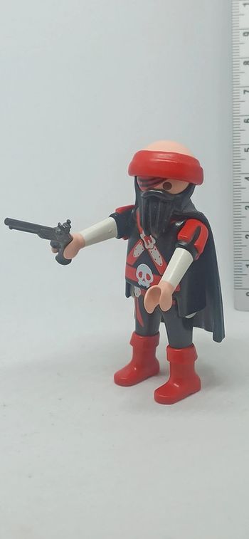 Homme pirate avec barbe et cape noire playmobil