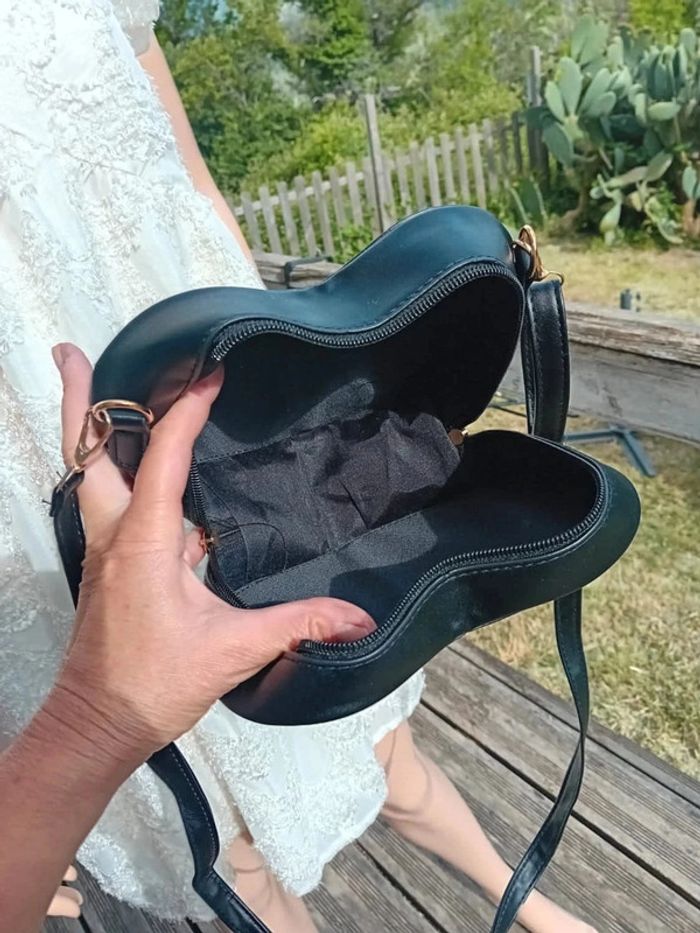 Sac à bandoulière cœur roses brodées - photo numéro 3