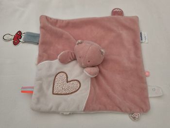 Doudou chat Minouchka carré plat blanc et rose - Coeur - Noukies