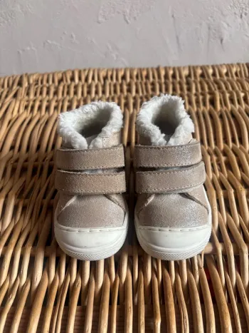 Chaussures à scratch pat et ripaton pointure 19 en très bon état