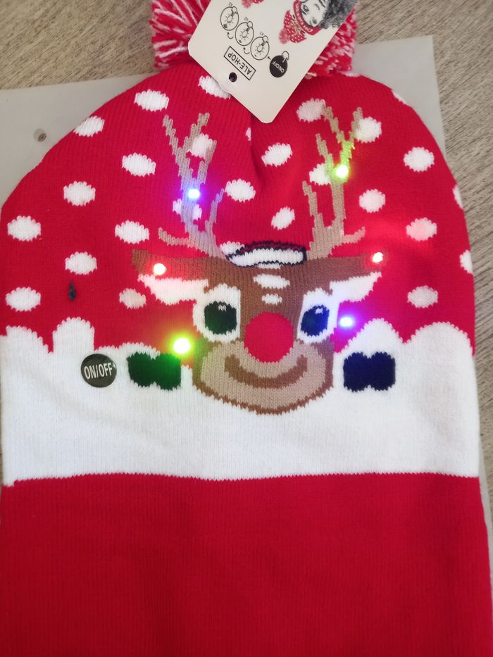 Bonnet lumineux Noël 2 dès 5 à 8 ans neuf avec étiquette - photo numéro 2