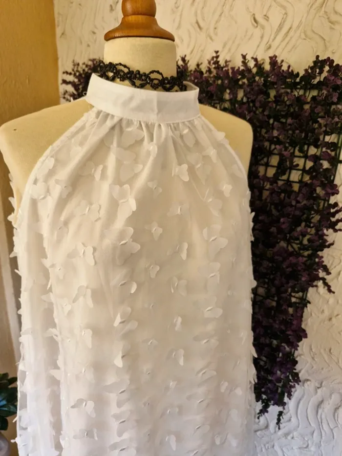 👗 Robe élégante à papillons en relief 🦋