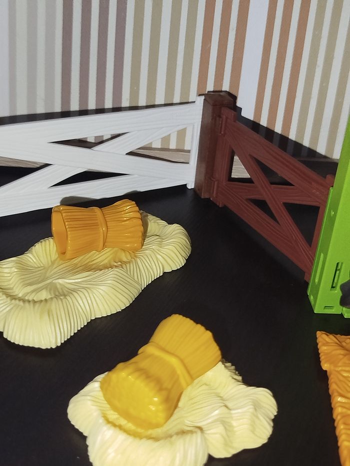 🟡 Playmobil  Lot Enclos  avec petits accessoires et chevaux - photo numéro 3