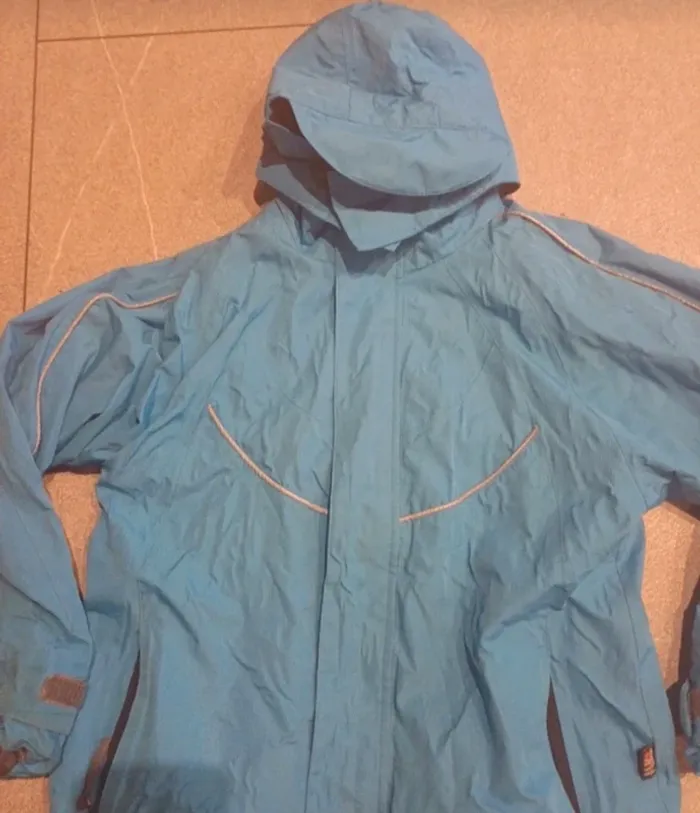 Blouson capuche mi saison 8/10 ans - photo numéro 4