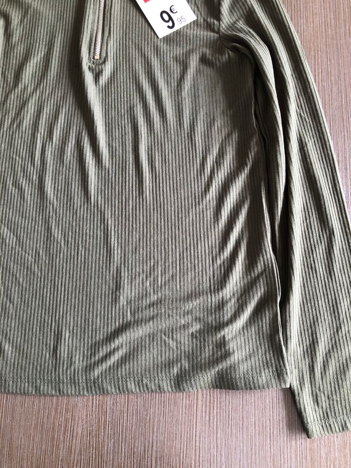 tee shirt kaki avec fermeture devant XS 14 ans - photo numéro 4