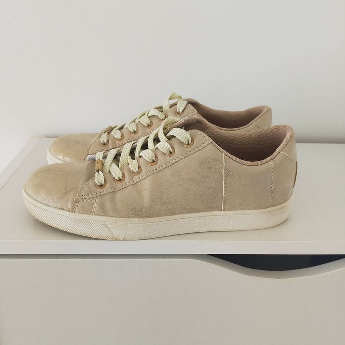 Baskets sneakers femme Chausséa pointure 36 blanc doré