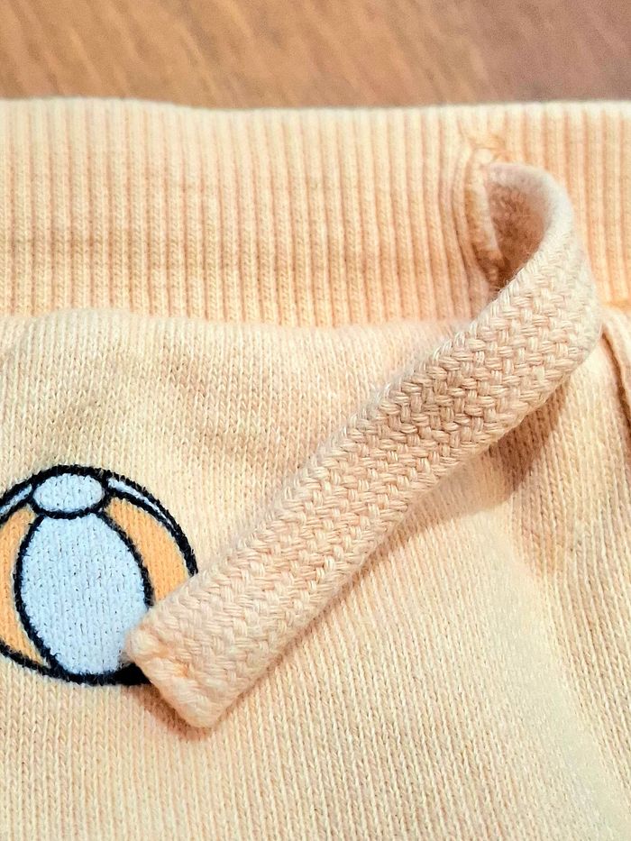 Short enfant garçon Kiabi – 24 mois / 2 ans – orange abricot – ballons de plage - photo numéro 7