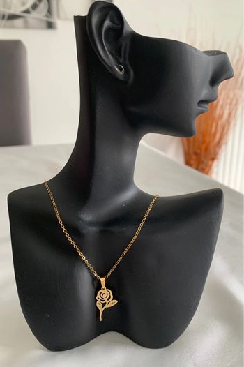 Collier pendentif fleur rose en acier inoxydable doré