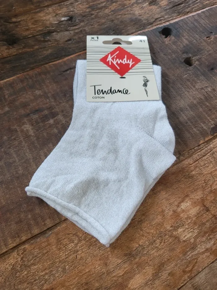 Kindy Socquettes gris clair brillante neuves 37/41
