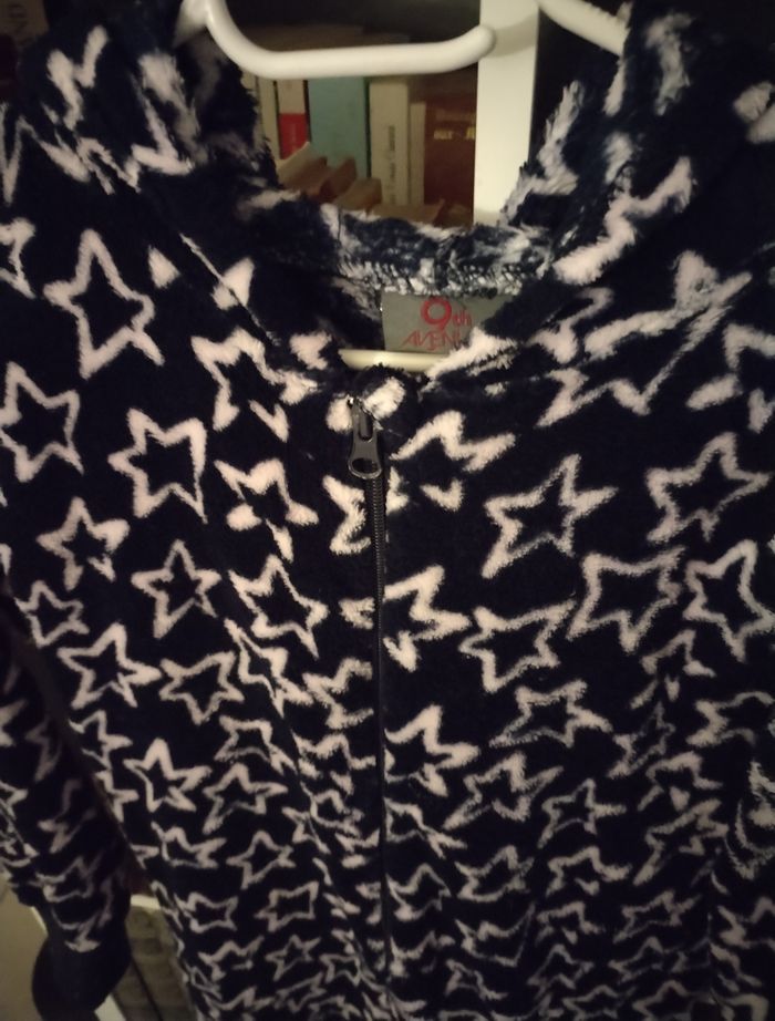 Combinaison pyjamas polaire motifs étoiles 11/12 ans en très bon état
