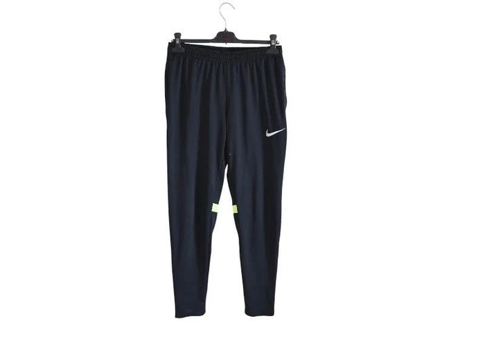 C60 jogging noir Nike M