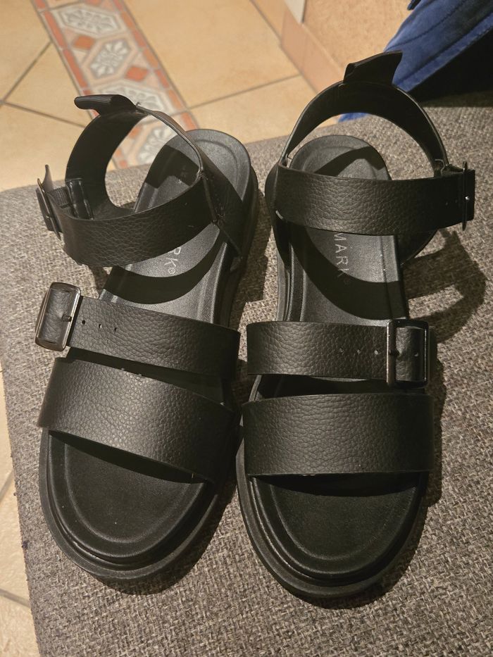 Sandales noires à boucles P38 Primark - photo numéro 3
