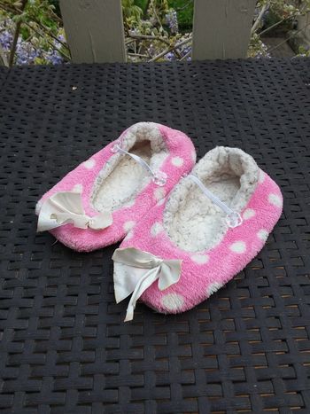 Chaussons roses à pois blanc 28