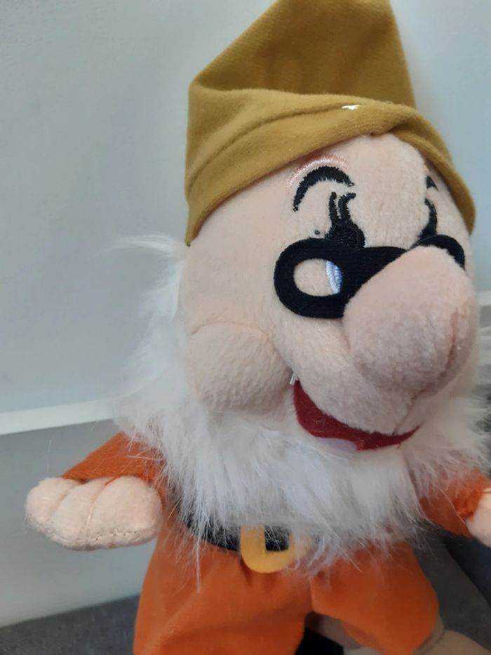 Peluche / Doudou Disney Sega : Nain Doc Blanche Neige - photo numéro 3