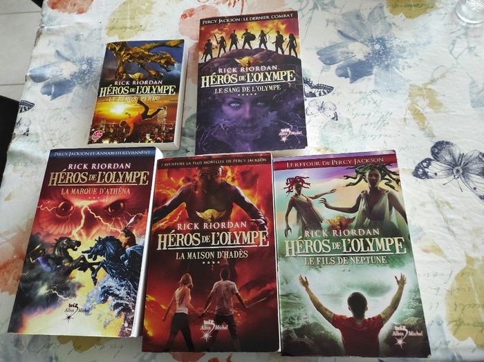 Lot de 5 livres les héros de l'Olympe de Rick Riordan
1