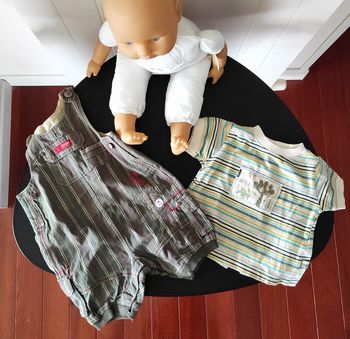 Petit ensemble salopette short + t-shirt manches courtes – Très bon état