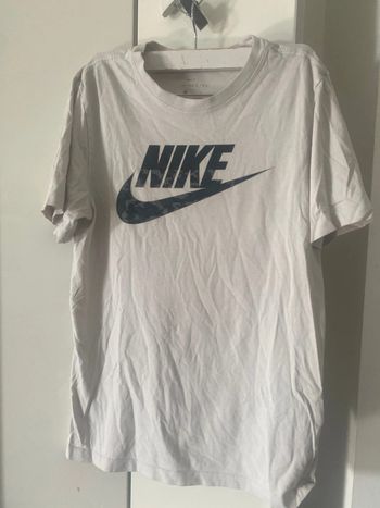 T-shirt Nike.