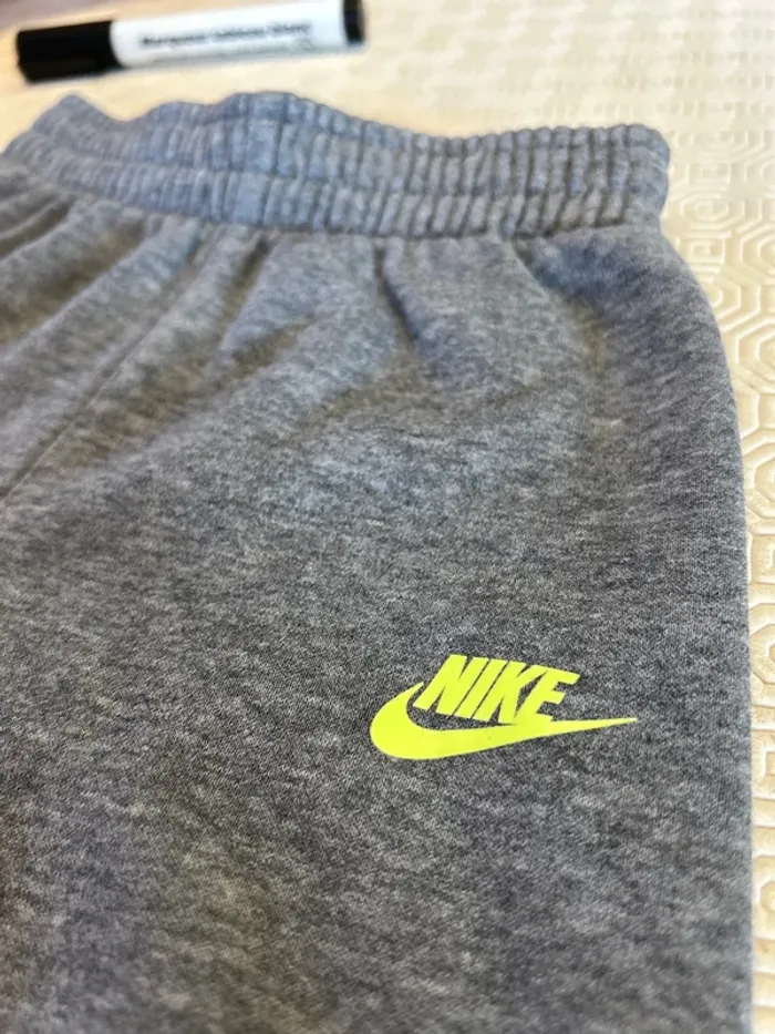 Bas de jogging Nike gris - 18 mois - photo numéro 2